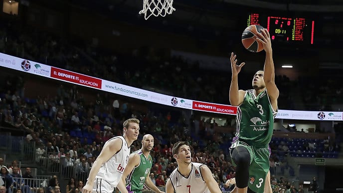 Brose Bamberg asalta el Martín Carpena (76-80)