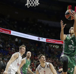 Brose Bamberg asalta el Martín Carpena (76-80)