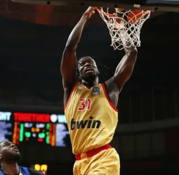 El Maccabi piensa en Nathan Mensah