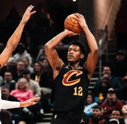 Mitchell y Mobley lideran la contundente victoria de los Cavaliers sobre los Knicks, 142-105