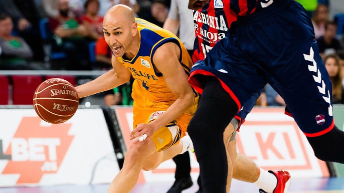 Albert Oliver seguirá de amarillo una temporada más
