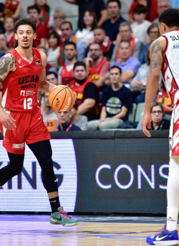 El UCAM Murcia se impone al final ante el Zaragoza, 88-74