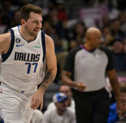 Doncic iguala un récord a la altura de Wilt Chamberlain