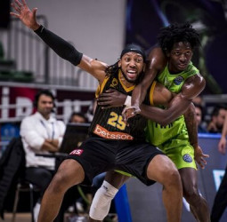 Akil Mitchell negocia con la Virtus Bolonia