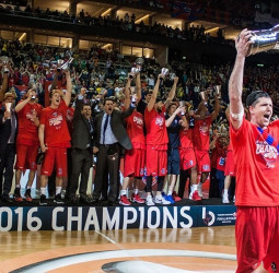 Alrededor del campéon CSKA Moscú