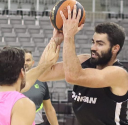 Coviran Granada vence en su vuelta al Palacio (83-74)