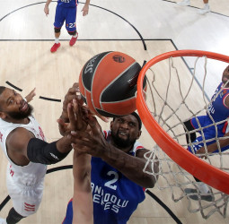 Chris Singleton espera renovar con el Anadolu Efes
