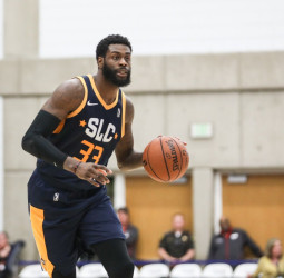 Olympiacos negocia con Taylor Rochestie y Willie Reed