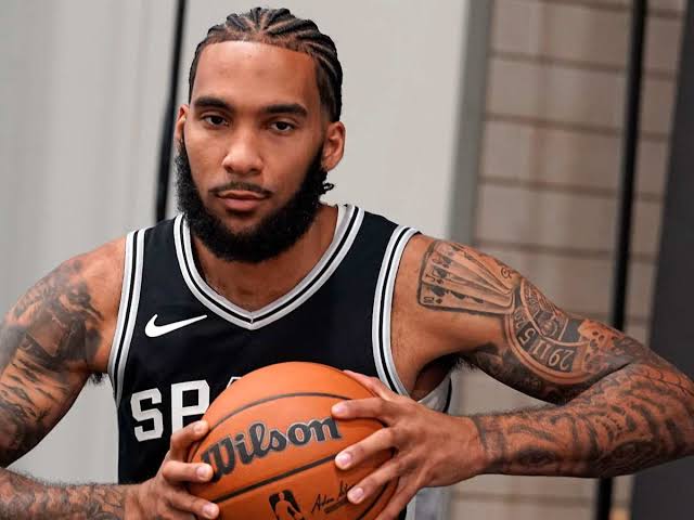 San Antonio garantiza el contrato de Julian Champagnie por 3 millones para la 2025-26