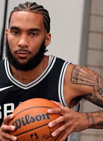 San Antonio garantiza el contrato de Julian Champagnie por 3 millones para la 2025-26