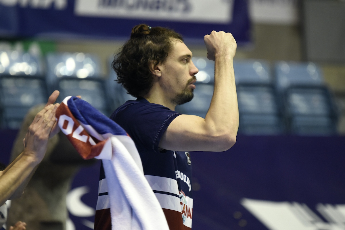 Álex Suárez y el Monbus Obradoiro extienden su contrato hasta 2024