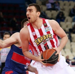Nikola Milutinov se quedará finalmente en el Olympiacos