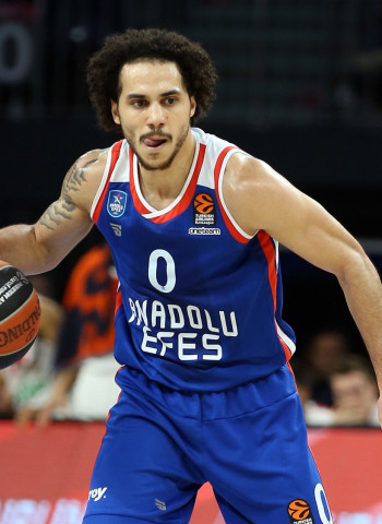 Shane Larkin seguirá siendo uno de los mejor pagados de Europa