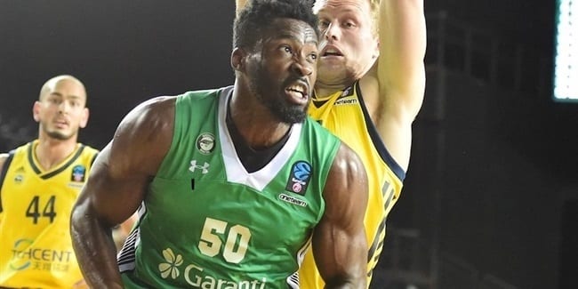 Michael Eric renueva por el Darussafaka