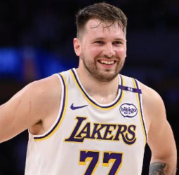 Luka Doncic brilla mientras los Lakers dominan a los Clippers nuevamente, 102-108