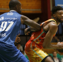 Cuarto triunfo del Valencia Basket de la pretemporada ante Carplus Fuenlabrada (90-81)