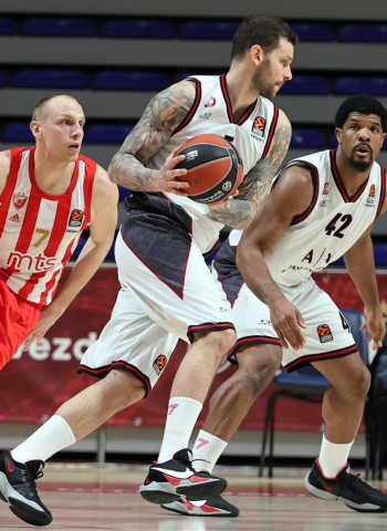 El Armani Milán derrota al Estrella Roja y se mete en los playoffs (72-93)