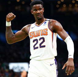Deandre Ayton apunta lejos de los Phoenix Suns