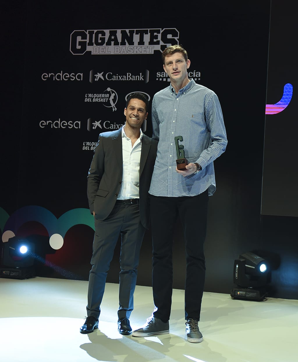 Artem Pustovyi recibe el Premio Gigantes a la Mayor Progresión
