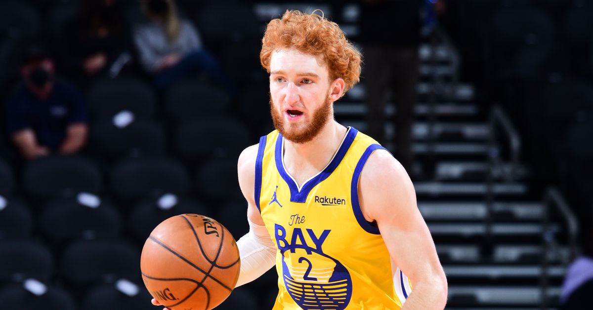 Los Warriors convierten a Nico Mannion en agente libre restringido