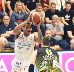 Demajeo Wiggins, cerca del Hiopos Lleida