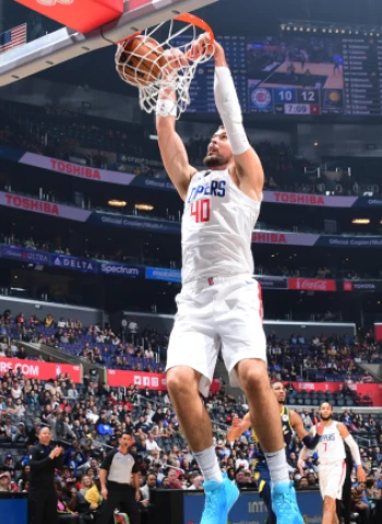 Ivica Zubac se marca un partido nunca visto en 50 años