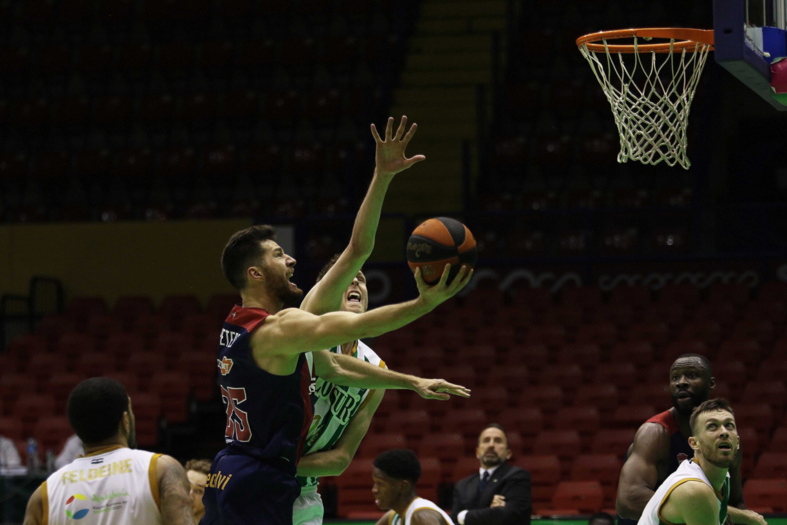 Baskonia tira de oficio para sumar la décima victoria en Liga Endesa (73-77)