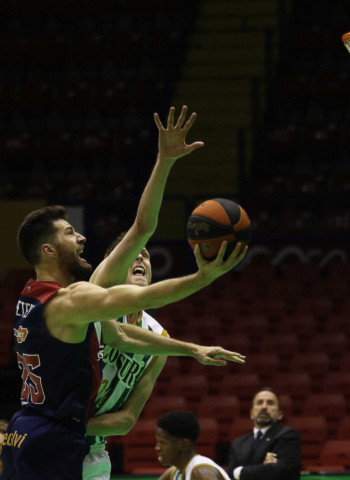 Baskonia tira de oficio para sumar la décima victoria en Liga Endesa (73-77)