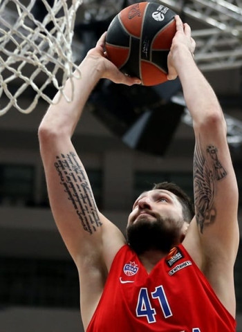 Nikita Kurbanov renueva con el CSKA Moscú