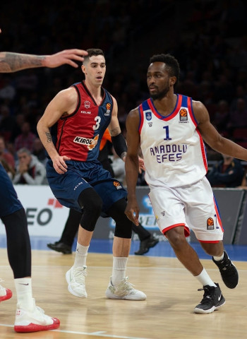 El Anadolu Efes negocia la renovación de Rodrigue Beaubois