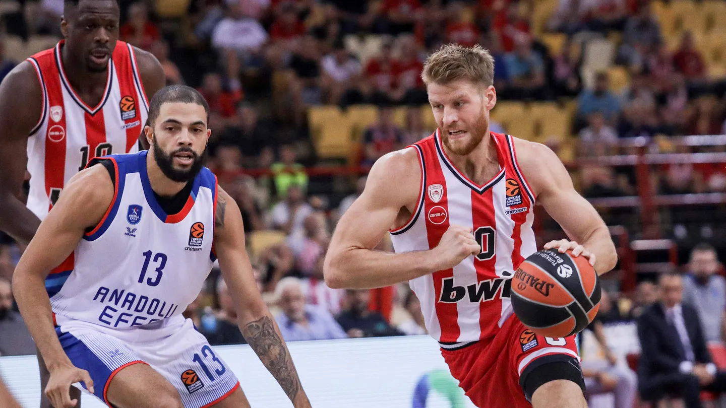 Olympiacos aplasta a Efes gracias a una sólida defensa, 75-57