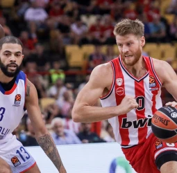 Olympiacos aplasta a Efes gracias a una sólida defensa, 75-57