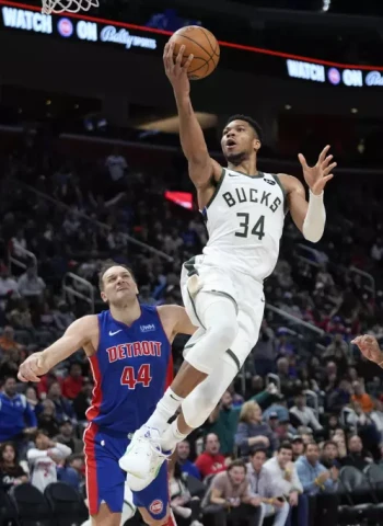 Los Bucks superan a los Pistons con Lillard a la cabeza