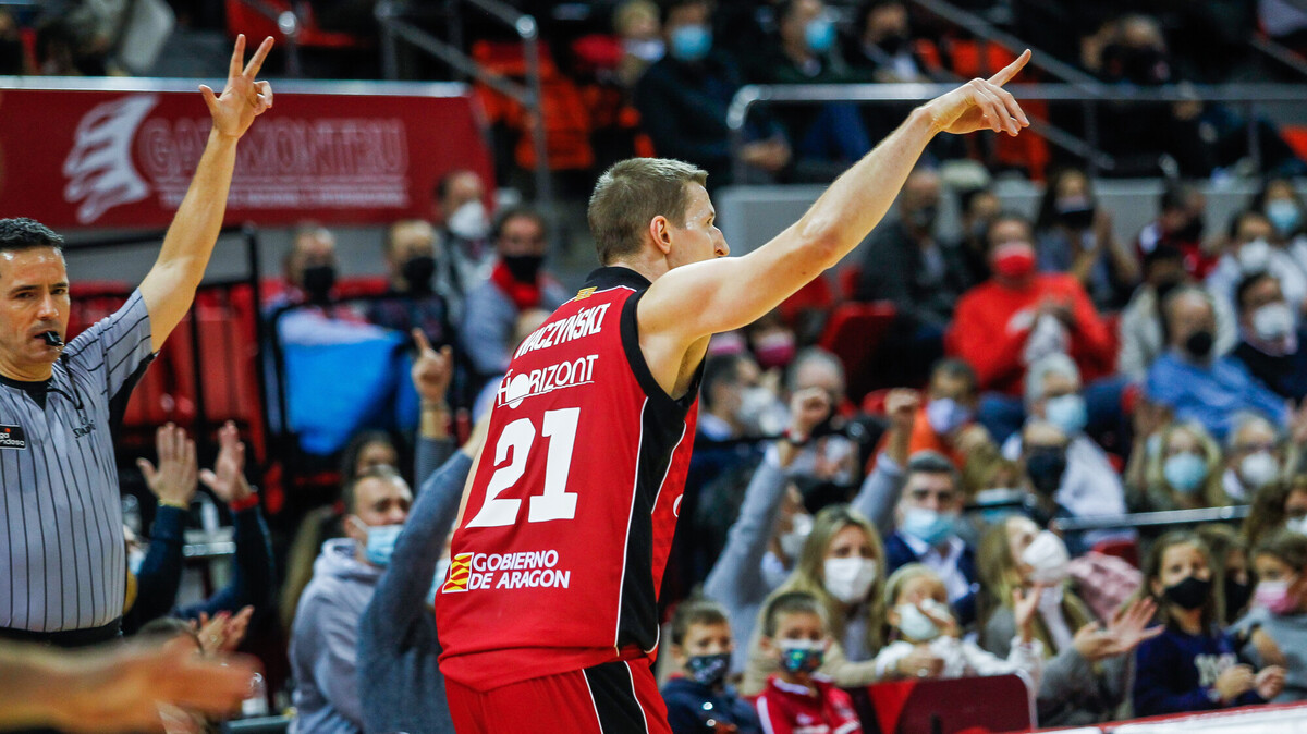 Un Casademont Zaragoza muy coral puede con el Coosur Betis (82-72)