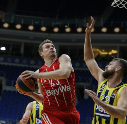 El Bayern gana al Fenerbahce con una gran remontada (71-75)
