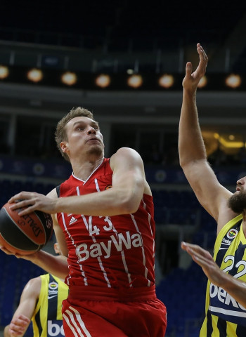 El Bayern gana al Fenerbahce con una gran remontada (71-75)