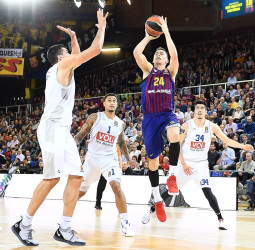 Victoria trabajada del FC Barcelona con un gran Hanga y un sólido trabajo coral (95-83)