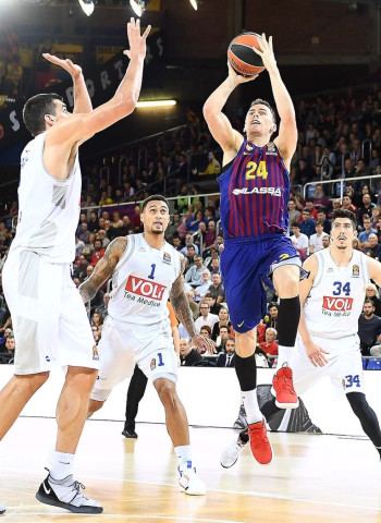 Victoria trabajada del FC Barcelona con un gran Hanga y un sólido trabajo coral (95-83)