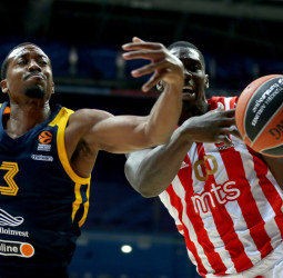 Shved y McCollum lideran al Khimki a su primera victoria (83-77)