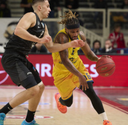 El Gran Canaria tira de oficio pero se queda corto en Trento (75-72)