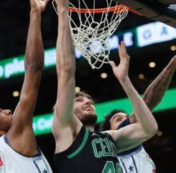 Los Celtics exhiben su poderío, 90-124