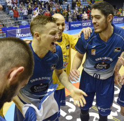 Ellenson y Scrubb lideran la victoria del Monbus Obradoiro (101-94)