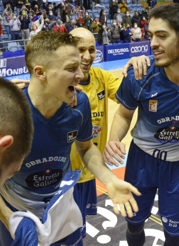 Ellenson y Scrubb lideran la victoria del Monbus Obradoiro (101-94)