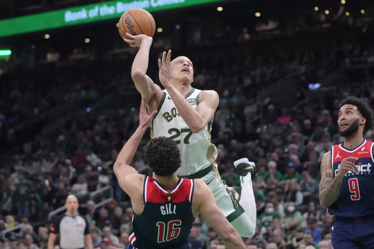 Aun sin titulares, los Celtics terminan la regular con victoria