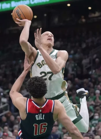 Aun sin titulares, los Celtics terminan la regular con victoria