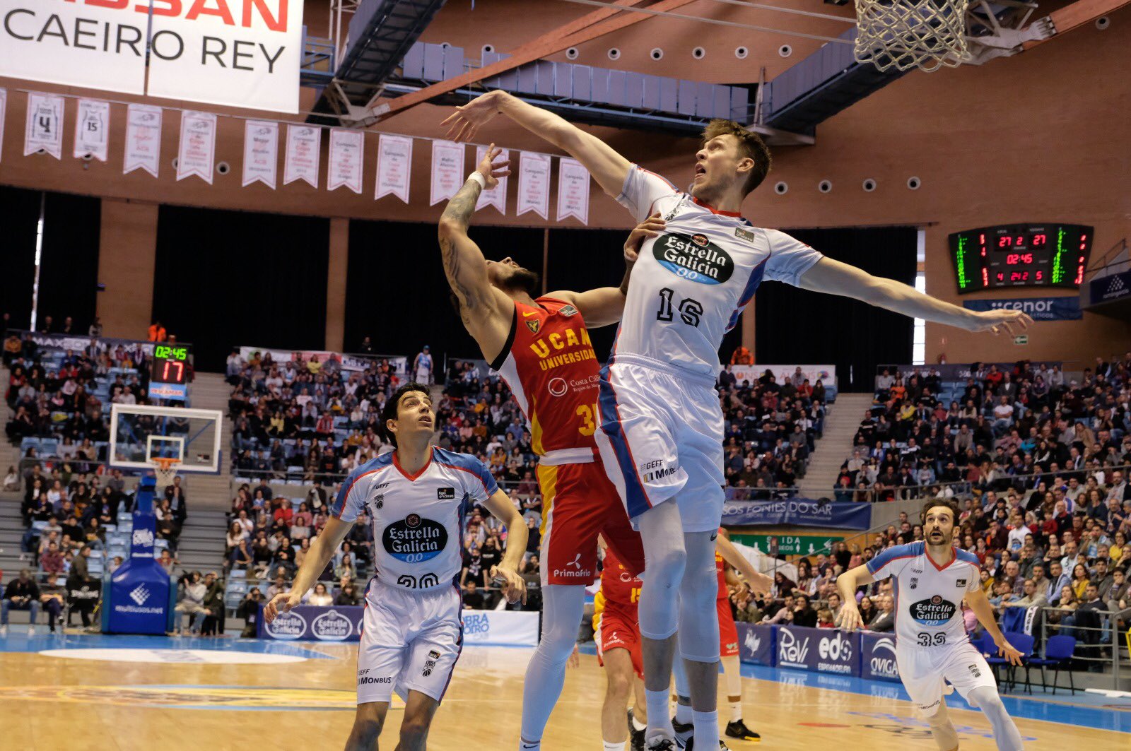 Nick Spires suena para el Real Betis