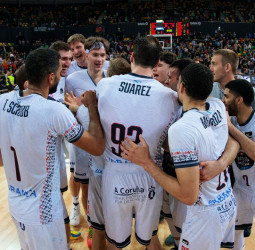 El Monbus Obradoiro se agarra a la permanencia, 72-75