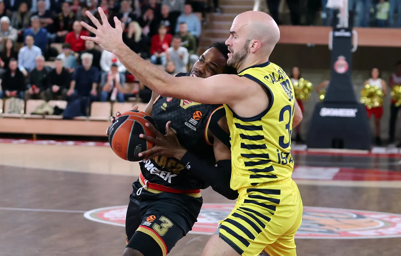 El Fenerbahce contiene el intento de remontada del Mónaco (93-96)