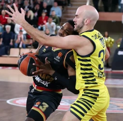 El Fenerbahce contiene el intento de remontada del Mónaco (93-96)