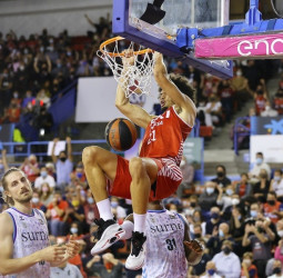 Bako desoye ofertas de equipos de EuroLeague para continuar en el BAXI Manresa